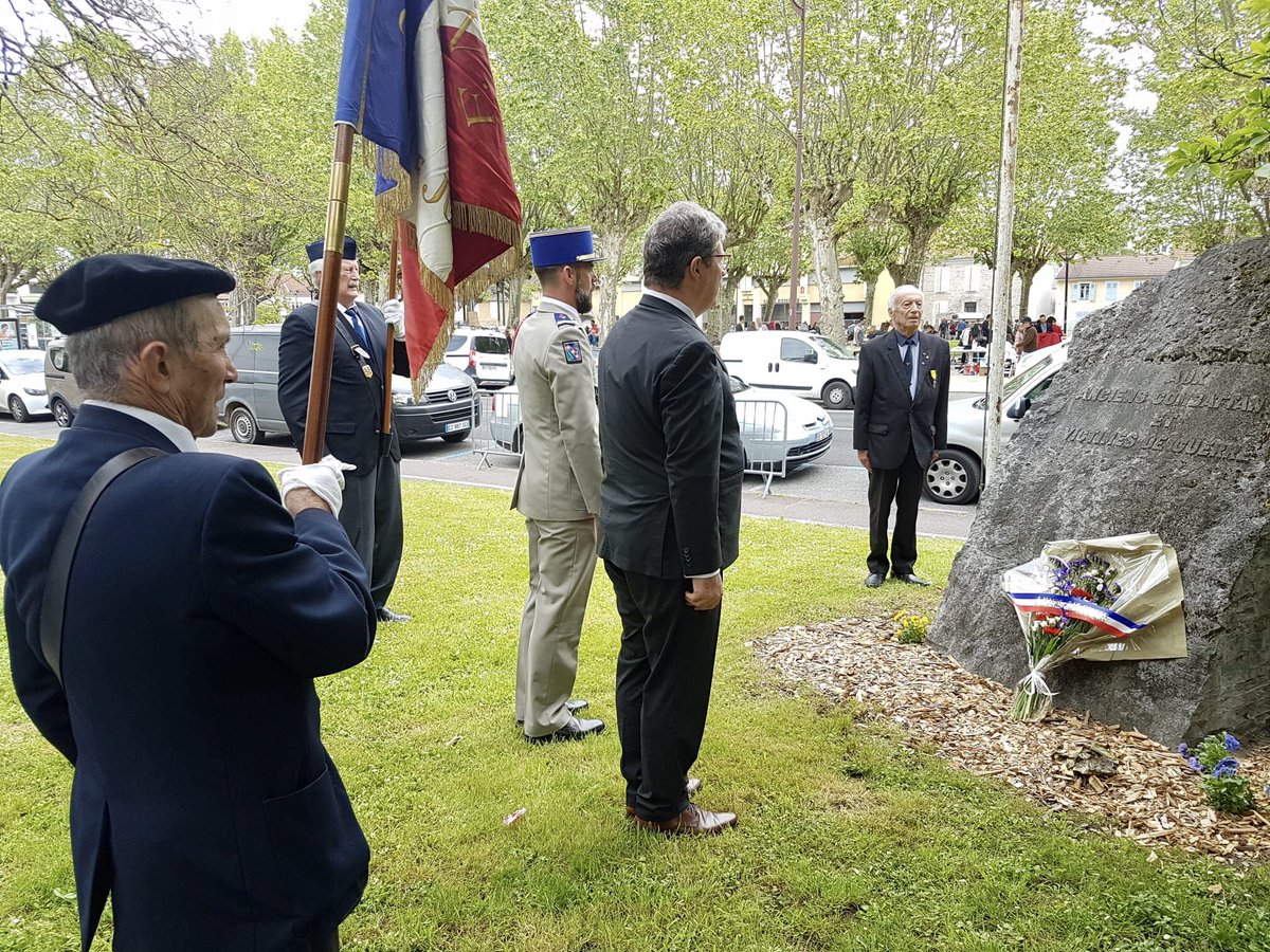 #8mai2023 🇫🇷 Commémorations à #Jurançon du 78e anniversaire de la Victoire, en présence des autorités civiles et militaires. 
Se souvenir de celles et de ceux qui ont libéré nos territoires. Émotion chaque année avec les jeunes générations #8mai1945 #devoirdememoire
