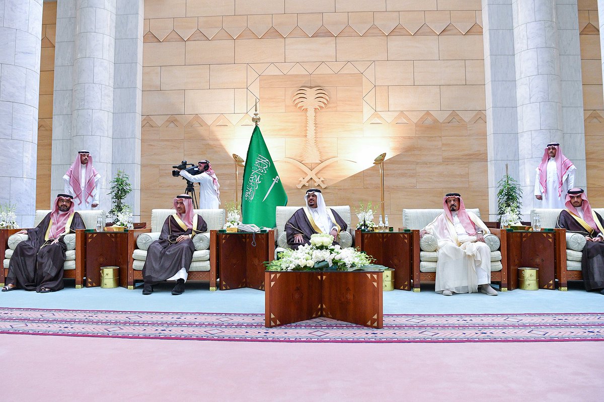 emara_alriyadh's tweet photo. سمو الأمير محمد بن عبدالرحمن يرعى حفل تكريم الفائزين في مهرجان الملك عبدالعزيز للإبل في النسخة السابعة.

https://t.co/JGIDsgq7ip

#إمارة_الرياض https://t.co/Nn5X1xAe1p