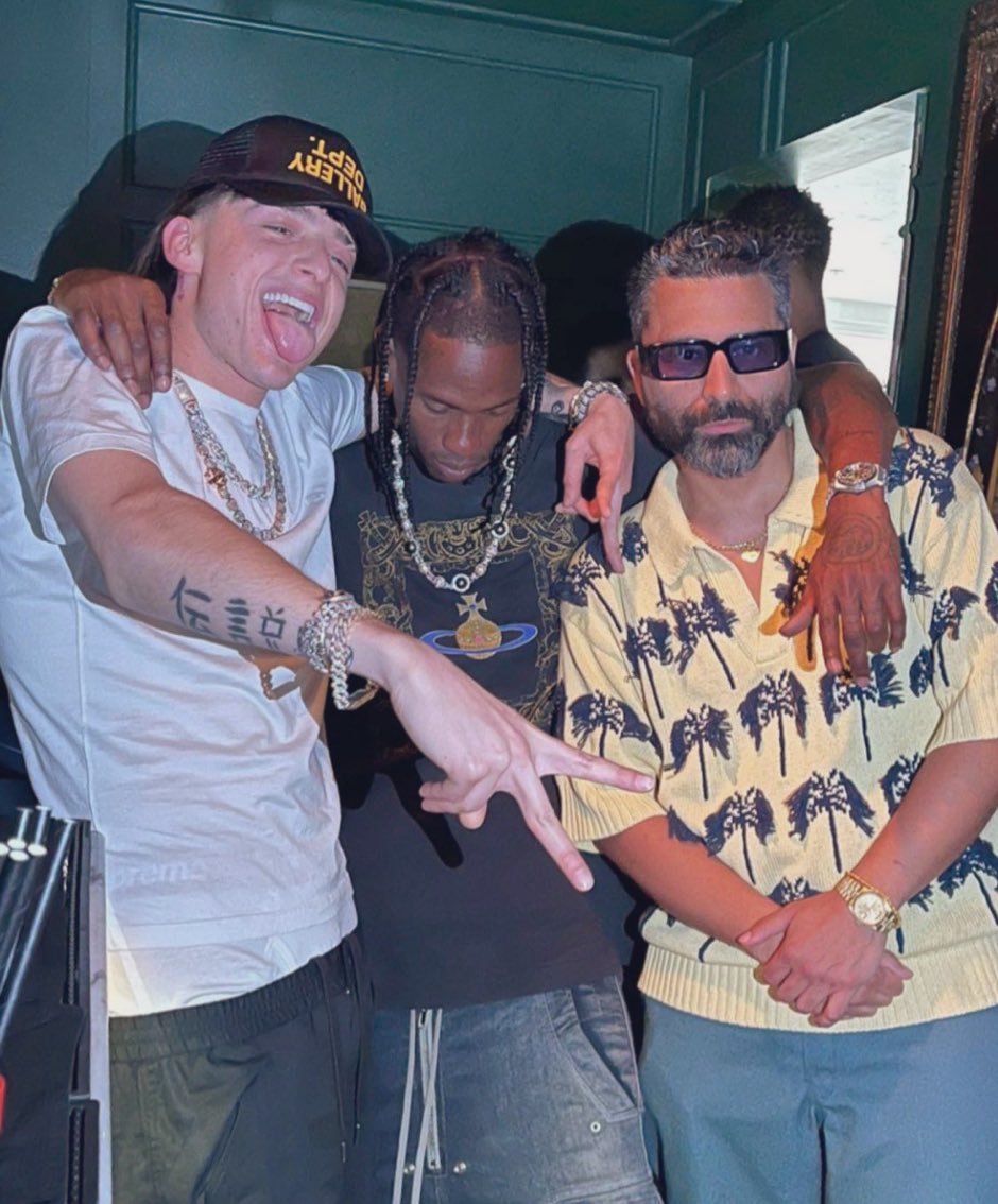TRAVIS SCOTT FANS 🔥 tweet media