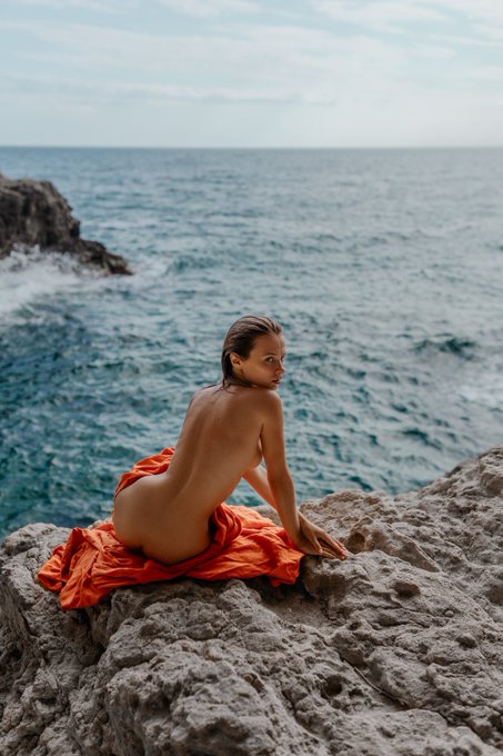 Beauty in simple things💫  @Bmore_horny @I_luv_reds @TwistysExile @FoxyRedheads @Aloha1Dive @PinupStickers<a class="tags" href="/tag/bmore_horny">@bmore_horny</a><a class="tags" href="/tag/i_luv_reds">@i_luv_reds</a><a href="/tag/goodmorning"class="tags"><span>#goodmorning</span></a><a href="/tag/birthday"class="tags"><span>#birthday</span></a><a href="/tag/martagromova"class="tags"><span>#martagromova</span></a>