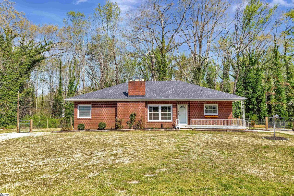 BHHSCDanJoyner's tweet image. Check out our #listing in #HoneaPath #SC  #realestate #realtor tour.corelistingmachine.com/home/KBJCRH