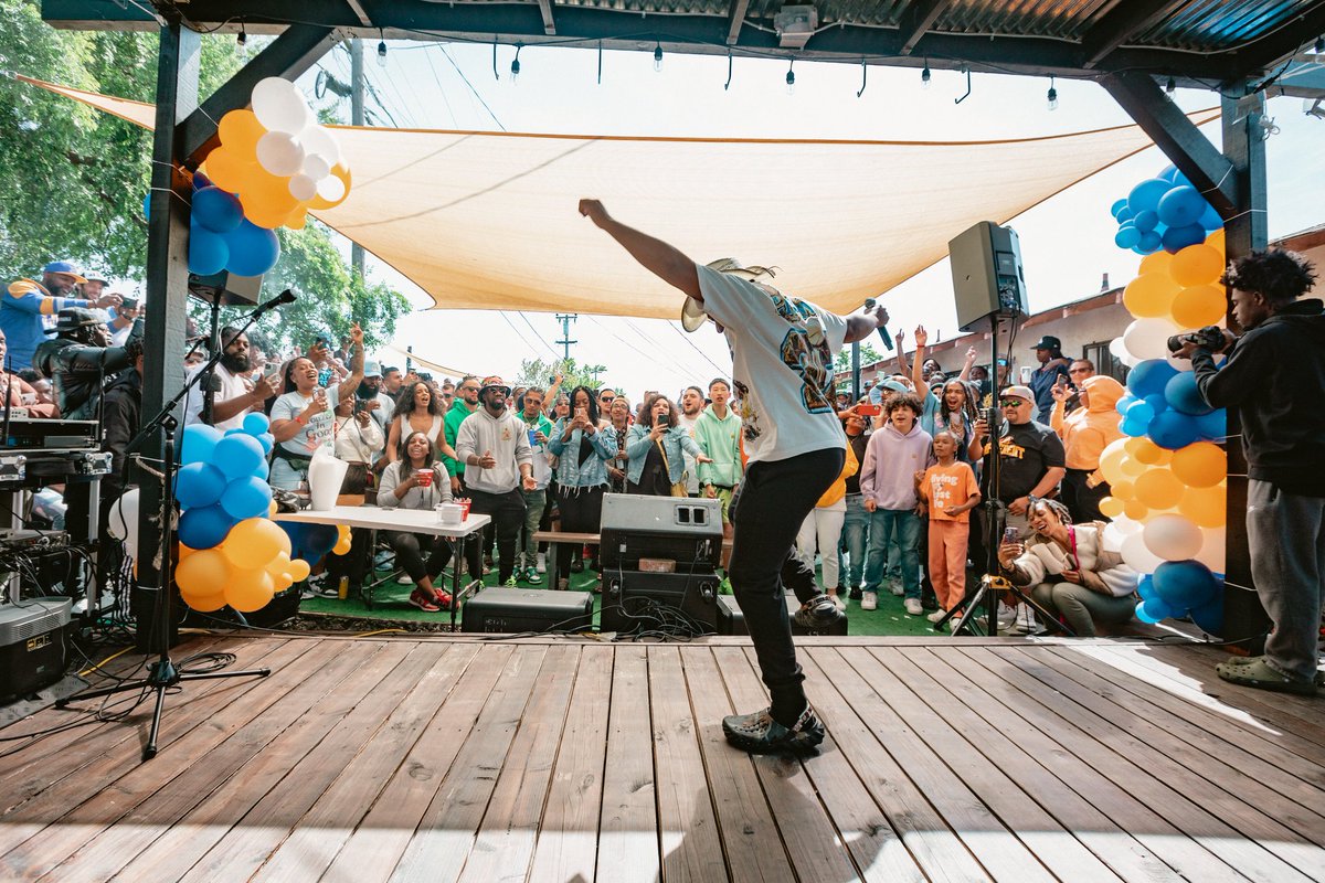 LaRussellGC's tweet image. THERE IS NO PLACE LIKE HOME 🙏🏾. 

I'm so grateful to have built such a safe haven for the community to gather and spread love. This shit is unreal. It truly takes a village, and the village shows up every single time!

📸: @yeiseon