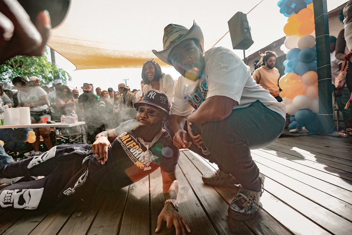 LaRussellGC's tweet image. THERE IS NO PLACE LIKE HOME 🙏🏾. 

I'm so grateful to have built such a safe haven for the community to gather and spread love. This shit is unreal. It truly takes a village, and the village shows up every single time!

📸: @yeiseon