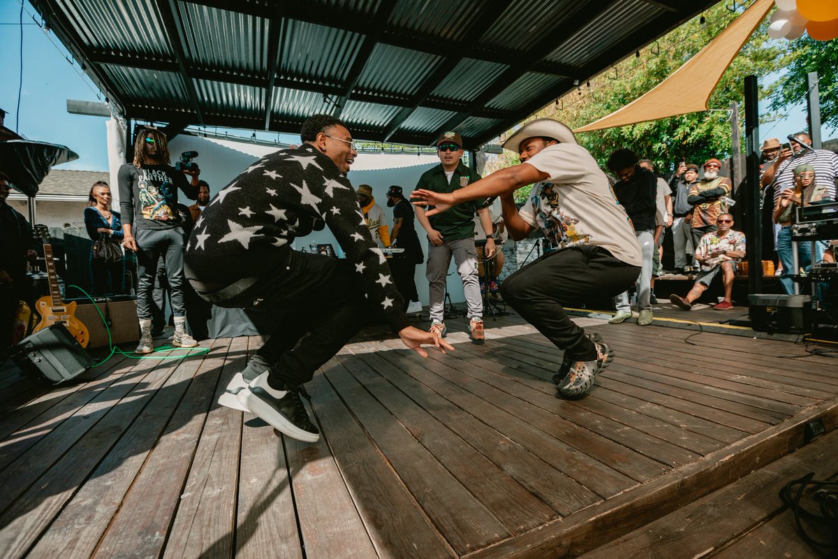 LaRussellGC's tweet image. THERE IS NO PLACE LIKE HOME 🙏🏾. 

I'm so grateful to have built such a safe haven for the community to gather and spread love. This shit is unreal. It truly takes a village, and the village shows up every single time!

📸: @yeiseon