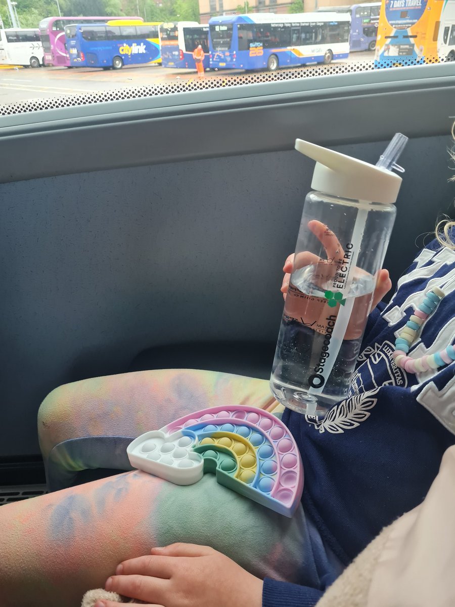 StagecoachWScot's tweet photo. Keeping hydrated with our @StagecoachWScot water bottles after a wander around @KelvingroveArt #BusHacks #GreatDaysOutByBus #FreeTravel https://t.co/hb1p4c0OwG