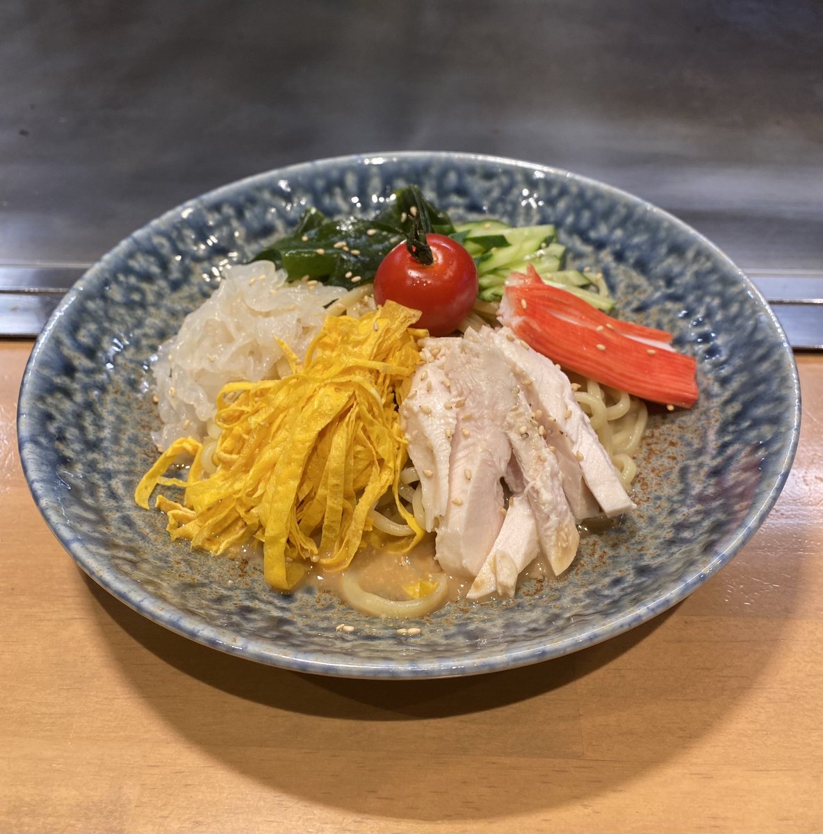 dining_KOTARO's tweet photo. 2023/05/08

明日、9日から
期間限定の
冷やし中華始めます。

醬油だれ、胡麻だれからお選び下さい。

また、ご飯とセットでソフトドリンクサービスです。ちゃーしゅーご飯、高菜明太ご飯もセットに出来ます。
宜しくお願い致します。
#鉄板diningkotaro #松山市#広島焼き#もんじゃ焼き#冷やし中華 https://t.co/6e8z9aC7lT