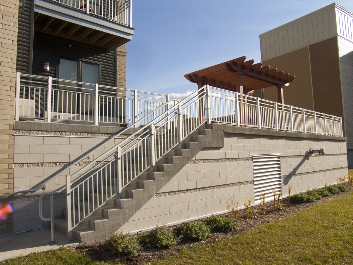 supalumprod's tweet image. Series 9P Picket Railing is our most popular product. Multiple style and color options make this product customizable to any job!

#AluminumRailing #PicketRailing #CustomizeYourRailing