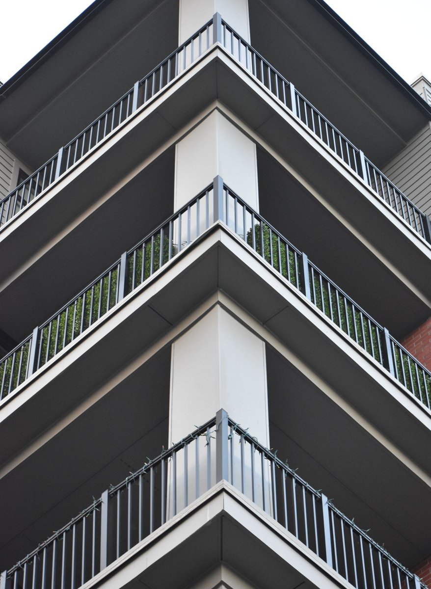 supalumprod's tweet image. Series 9P Picket Railing is our most popular product. Multiple style and color options make this product customizable to any job!

#AluminumRailing #PicketRailing #CustomizeYourRailing