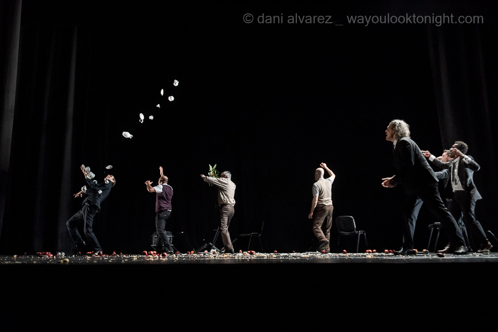 #Smashed, de @gandinijuggling a @circaire. Un espectacle salvatgement punk i tècnicament impecable. Combinació guanyadora #Circaire23 #circus #juggling #gandinijuggling #punknotdead