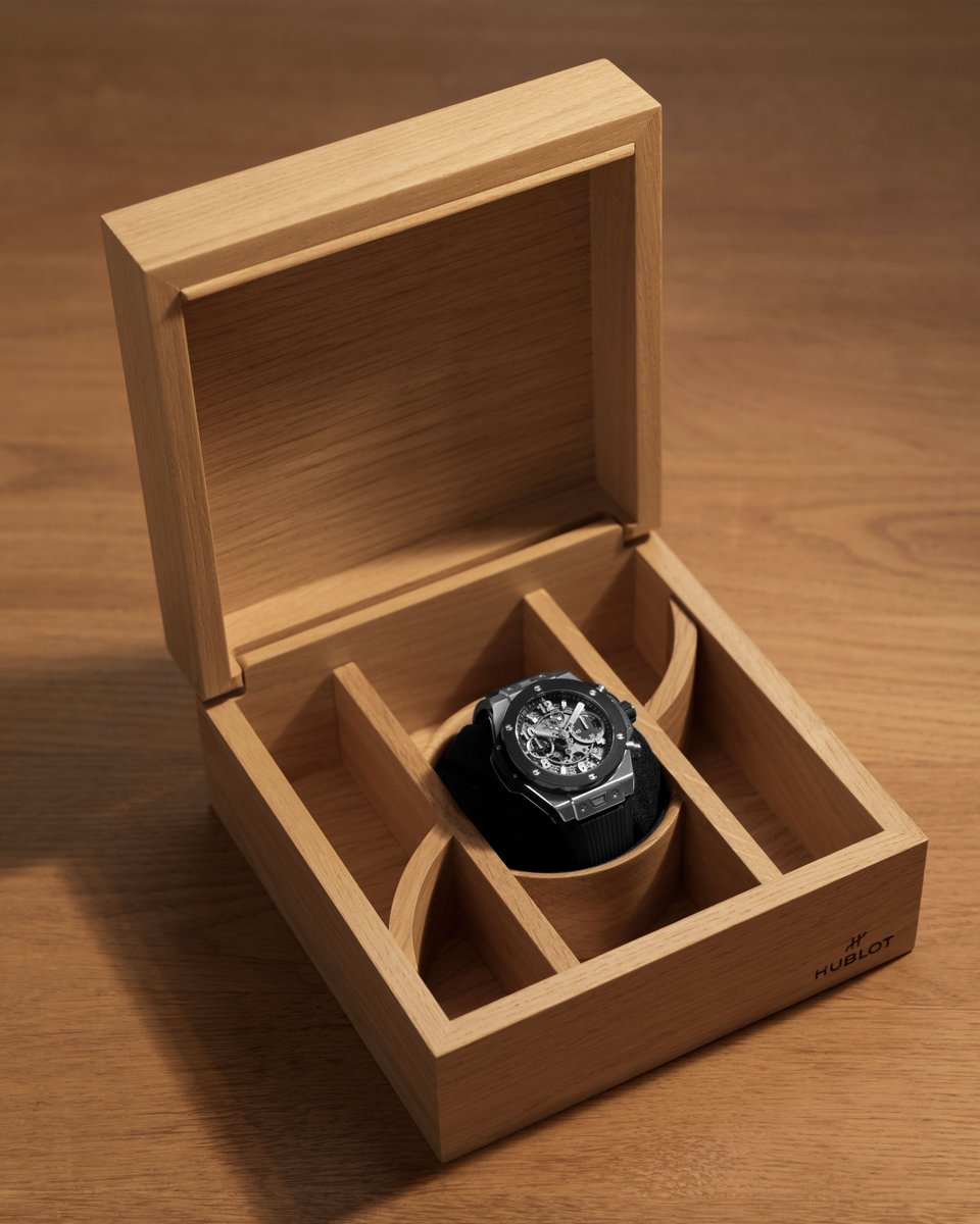 HUBLOT 　箱 Check out #Hublot's new Green Box! These presentation boxes are