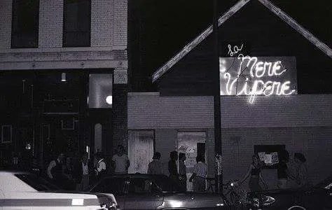 TodayInPunk's tweet photo. #Todayinpunkrockhistory the founding of the Chicago scene...

On May 8, 1977 La Mere Vipere  hosted its first "Anarchy Night". Full story and more at https://t.co/l3EJ7HCwUT. 
#punk #punkhistory #punkrock #punkshow #windycitypunk #chipunk #chicagopunk #LaMereVipere #punkclub https://t.co/IJUasItzDa