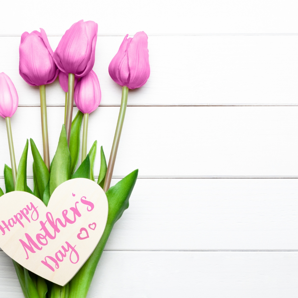 iLOLItalian's tweet image. On this special day, we honor the love and sacrifices made by all the amazing moms out there. Happy Mother's Day to the most important women in our lives! Tag your mom and let her know how much you love her. โค
#ItalianLanguageLearning #LearnItalianGrammar