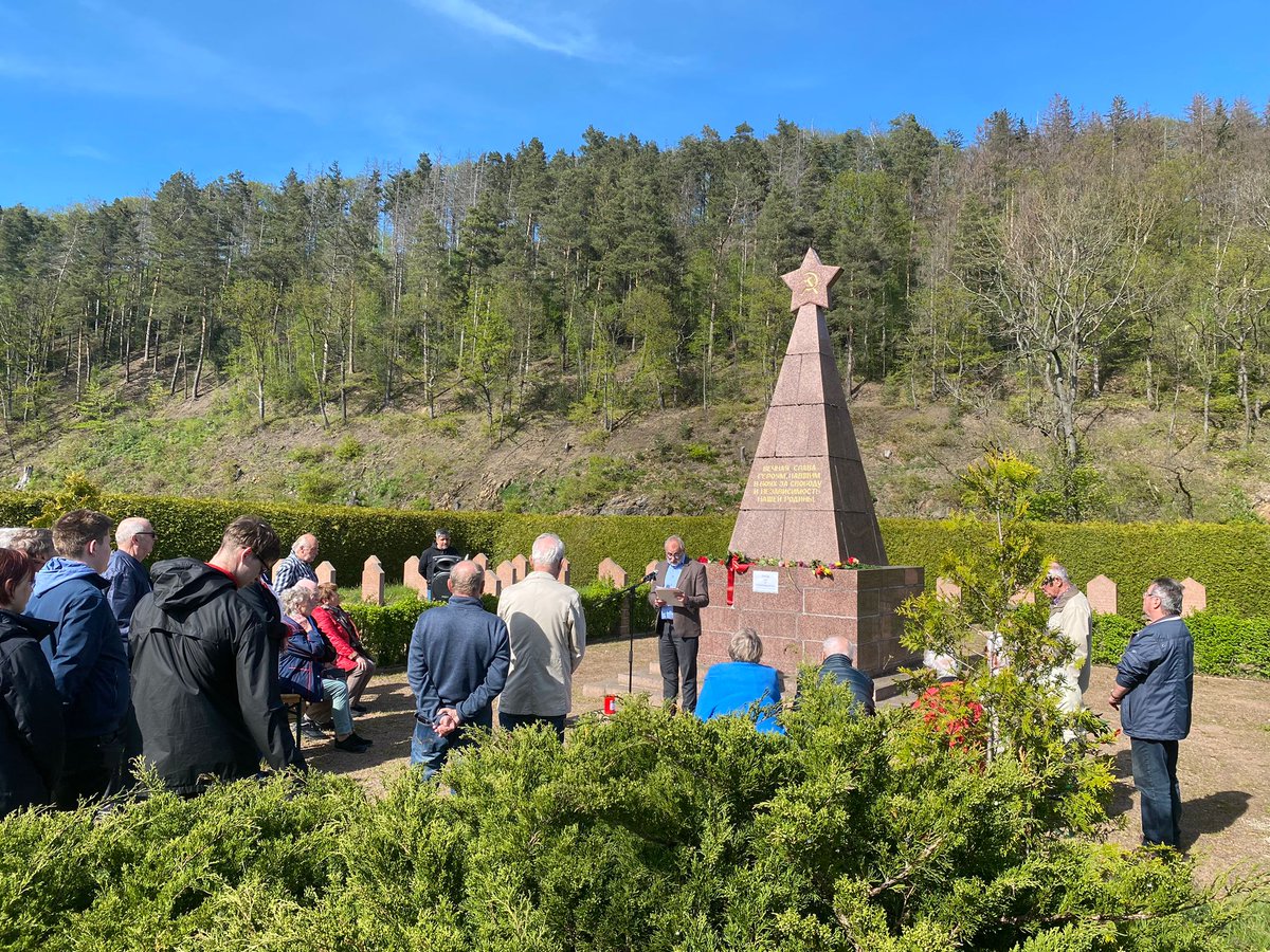 Heute haben wir in #Pirna, #Sebnitz, #Dippoldiswalde und #Freital den 8.Mai Tag der Befreiung gefeiert und an die Opfern des #Nationalsozialismus gedacht. 

Vielen Dank an die Redner*Innen!🚩