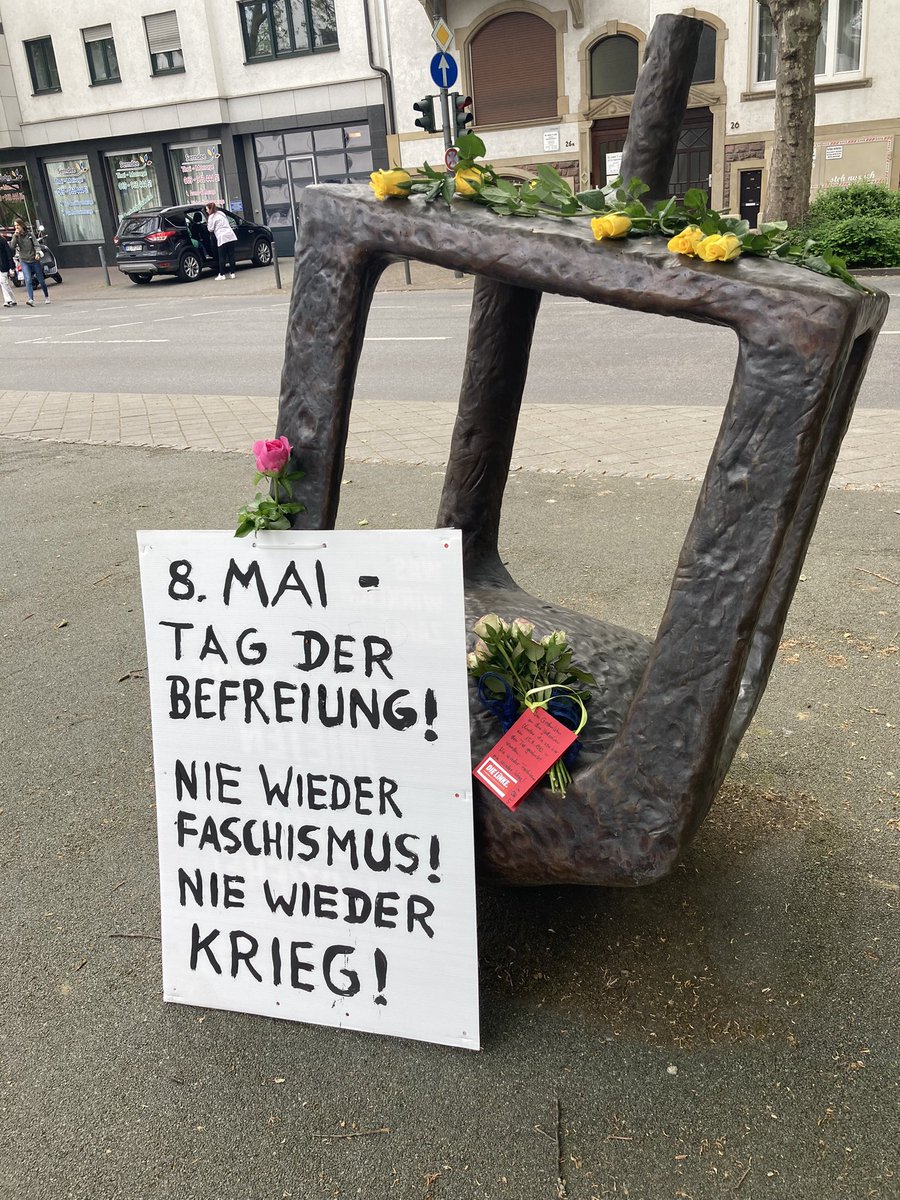 LFfmsued's tweet photo. Wie immer begehen wir am  8. Mai den Tag der Befreiung erinnern im #Frankfurt|er Süden an die Opfer von #Faschismus und #Krieg. Unter anderem am Platz der vergessenen Kinder in Sachsenhausen. #TagderBefreiung #Kapitulation #8Mai #8Mai1945 #AndiesemTag https://t.co/QAsyL3eZPZ
