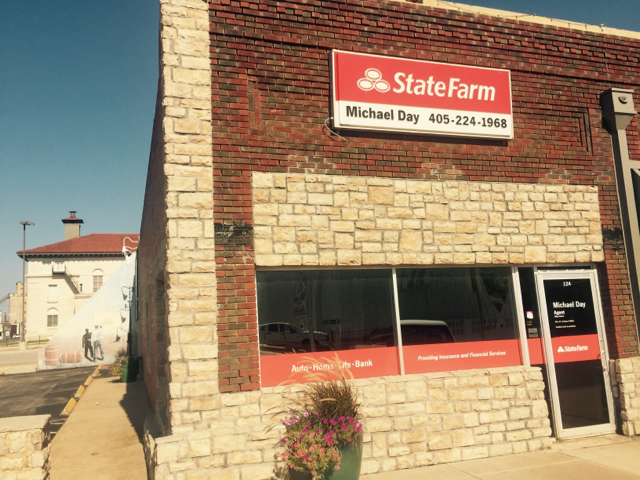 mdaystatefarm's tweet photo. Did you know that our office offers both virtual and onsite services? That's right; stop by the office or give us a call for information on your insurance options. #MikeDayStateFarm https://t.co/f4V6JW9I86