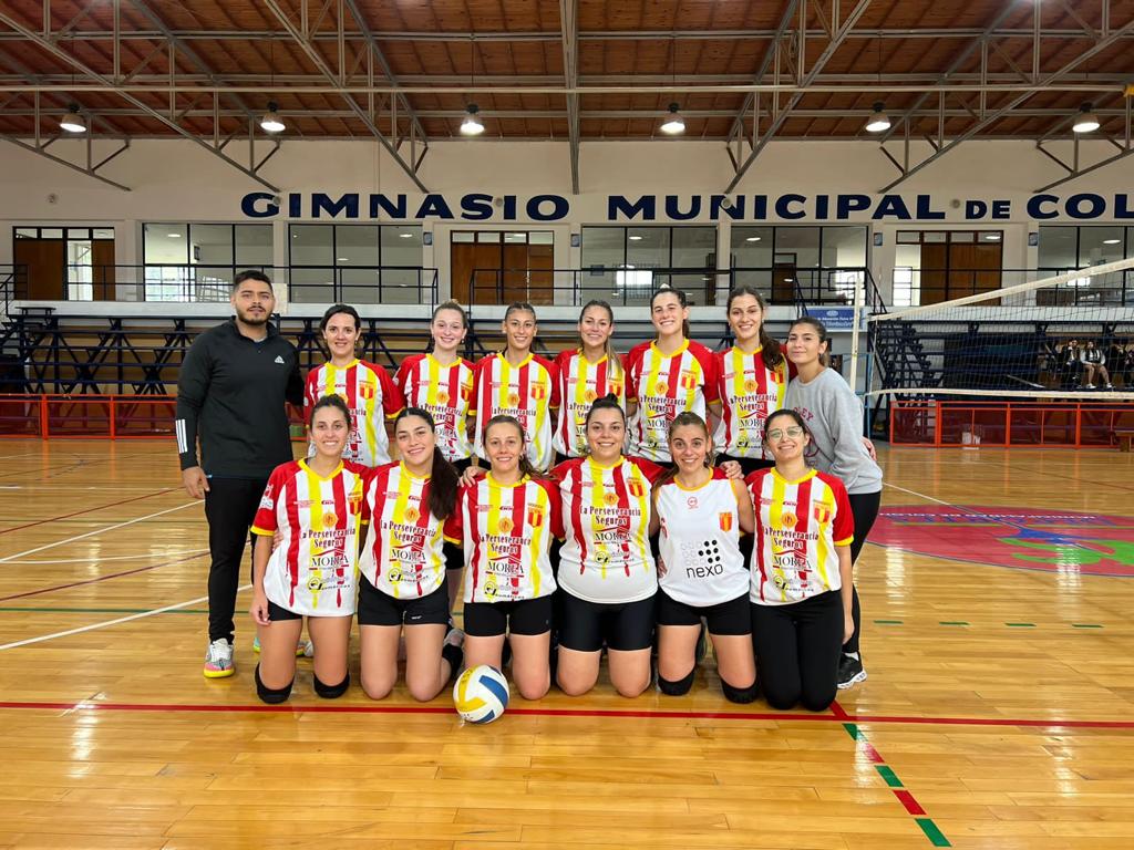 Barracasoficial's tweet image. 🏐 PRIMER AMISTOSO DEL AÑO 🏐 

El pasado Sábado se realizó un triangular amistoso junto a @voleyrojas y @racingclubcolonok en la Villa Deportiva de nuestra ciudad.

RESULTADOS:

Las Legendarias 2 vs BARRACAS 1
Racing Club 2 vs Las Legendarias 0
BARRACAS 2 vs Racing Club 0

👏🏻👏🏻