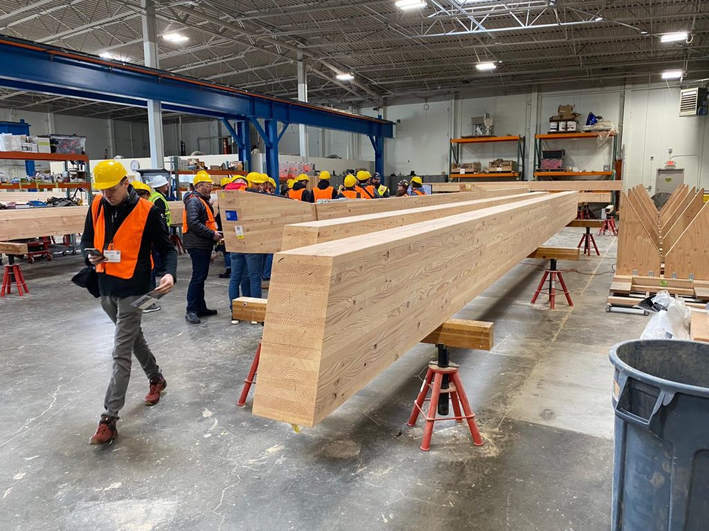 LATU_uy's tweet photo. 🪵🔨La construcción de la madera toma un nuevo rumbo a nivel global con la innovadora técnica #MassTimber que optimiza la sostenibilidad y eficiencia en el sector. Desde el #LATU, apoyamos su desarrollo en 🇺🇾. 
Conocé más:👉https://t.co/GhtrtHsJSU https://t.co/DjjyDKs9Q6