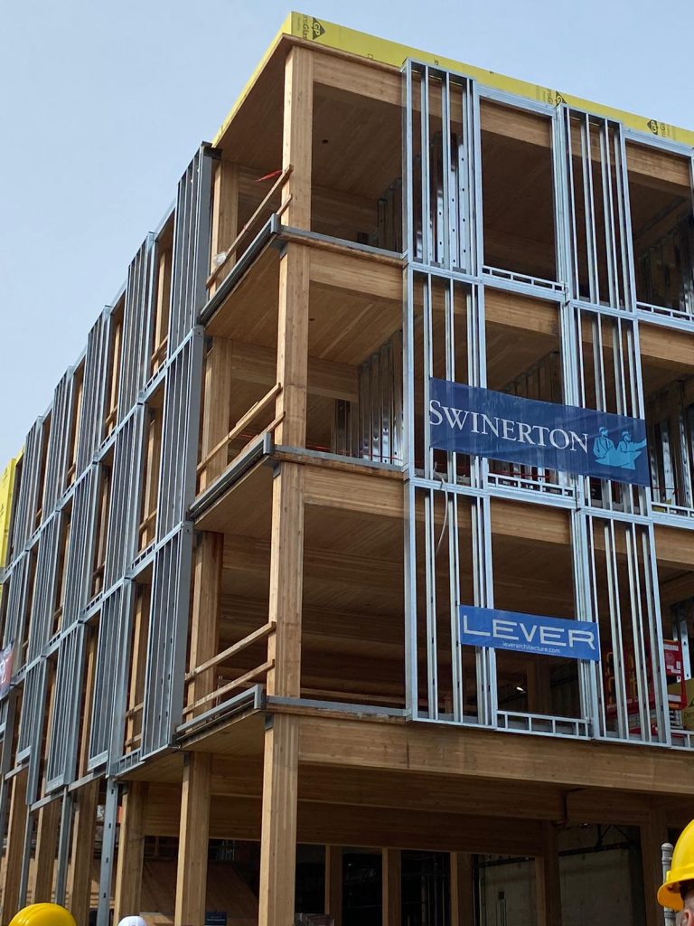 LATU_uy's tweet photo. 🪵🔨La construcción de la madera toma un nuevo rumbo a nivel global con la innovadora técnica #MassTimber que optimiza la sostenibilidad y eficiencia en el sector. Desde el #LATU, apoyamos su desarrollo en 🇺🇾. 
Conocé más:👉https://t.co/GhtrtHsJSU https://t.co/DjjyDKs9Q6