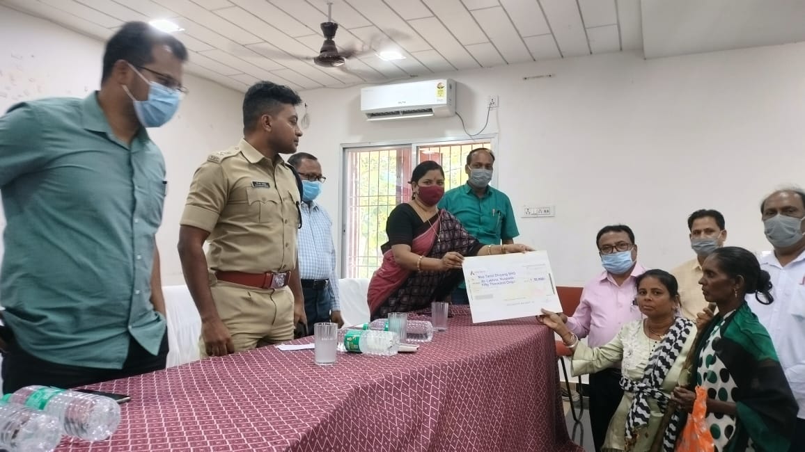 SSEPD2's tweet image. Revolving Funds were distributed to Self Help Groups in Grievance Hearing held at Komna block of Nuapada District.
@CMO_Odisha @Ashokpandabbsr
#RevolvingFund #Nuapada #SHGs
#GrievanceHearing #Nuapada #MissionKshyamata #DisabilityEmpowerment #DisabilitySupport  #SelfEmployement