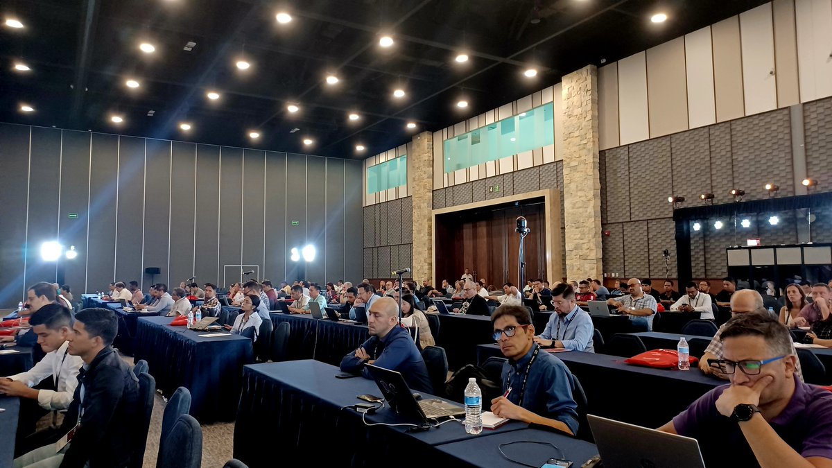 ¡Empezó #LACNIC39!
Tutorial Uso de #RPKI e #IRR para la operación de redes con Guillermo Cicileo y <a href="/soyerivega/">Erika Vega</a> 🙌