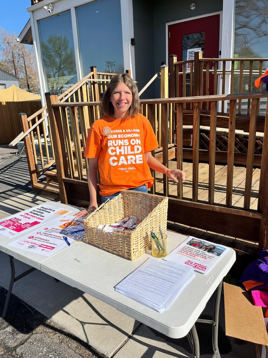 📍Wheat Ridge, Colorado

✉️📪 Natalie Anderson of Highlands Montessori hosts a letter writing event to elected officials to share the challenges facing #childcareproviders across Colorado! 

#DayWithoutChildCare