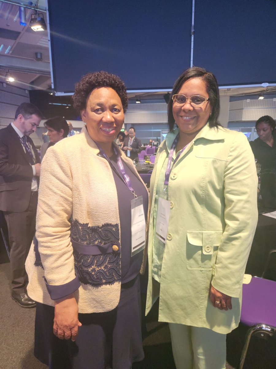 La delegación de #CubaMined al Foro Mundial de Educación intercambia con los ministros de Educación de #Brasil y Sudáfrica #VivaCuba