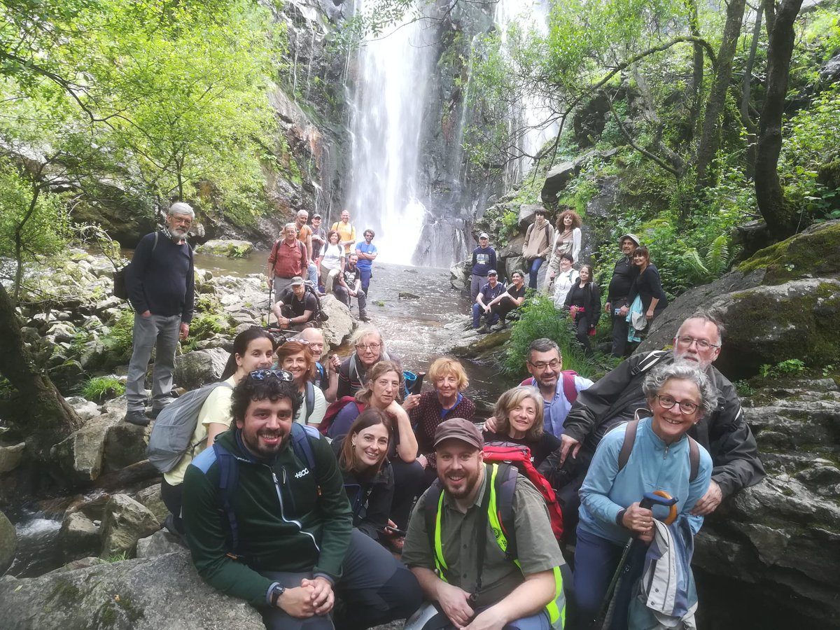 irene_defelipe's tweet photo. Conociendo la geología del Mosteiro de #Carboeiro en el #Geolodia2023 de la provincia #Pontevedra https://t.co/hpISohXLE8