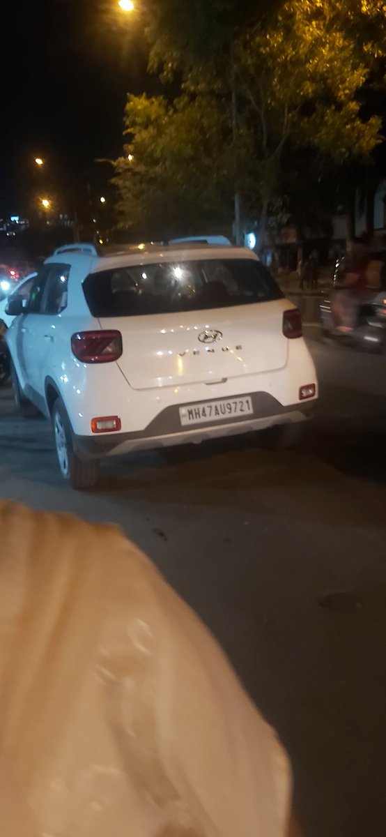 MdvMoto's tweet photo. @MumbaiPolice @ThaneTraffic rash driving in mira road cuts into lane and abused me. https://t.co/83ri3JoNV7