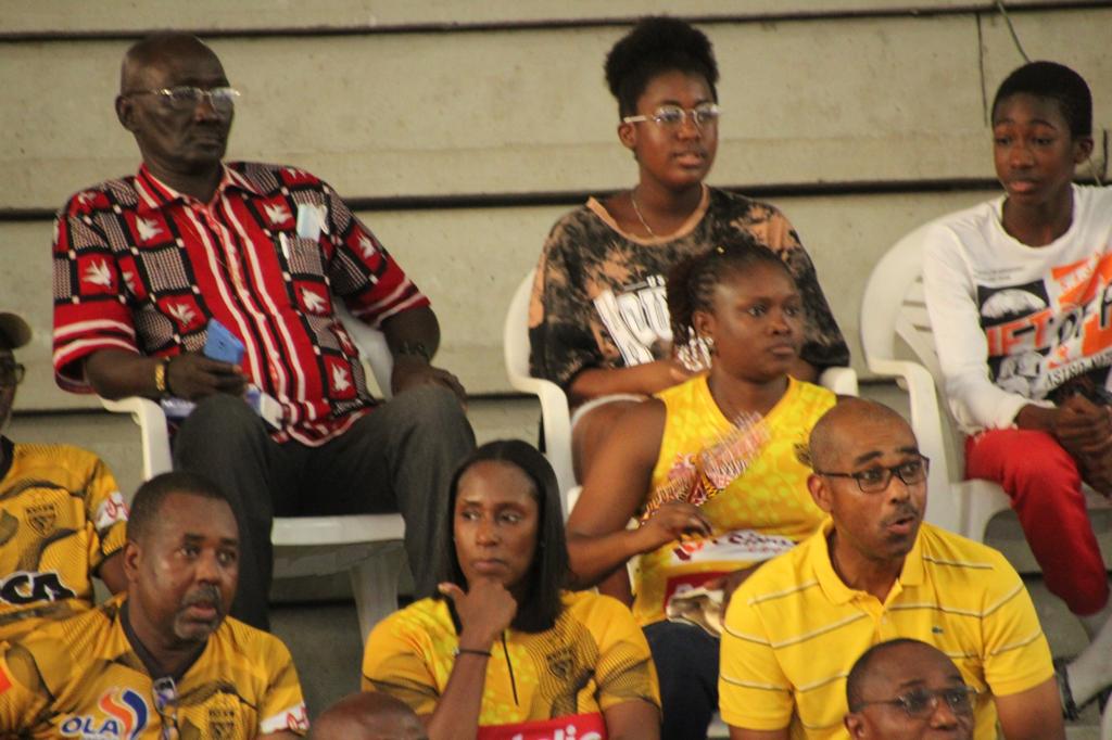 edjibo's tweet photo. Ce 06 Mai 2023, j'étais au Palais des Sports de Treichville pour soutenir l'équipe féminine de Volley-Ball de l'ASEC qui a décroché le titre de championnes de Côte d'Ivoire en battant le CO Descartes.
Nous finissons ainsi le championnat sans défaite.

#ASEC #Volley #sports https://t.co/Pwyb6kQX5n