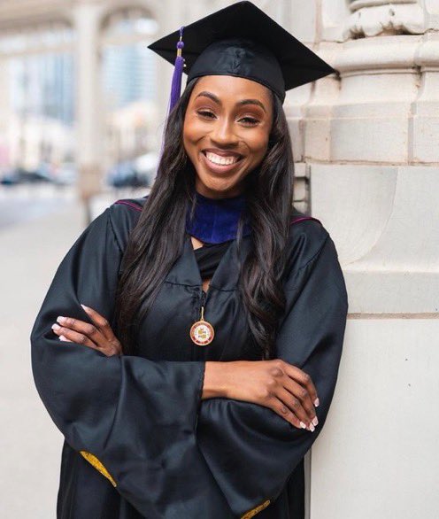 SaycheeseDGTL's tweet photo. Areanah, a Chicago Police officer that was off-duty, was killed last night on her front lawn at 1:40AM. 

She was graduating from Loyola Chicago next week with her Masters in Criminology. RIP🙏🏾😔 https://t.co/VqxHU70Qin