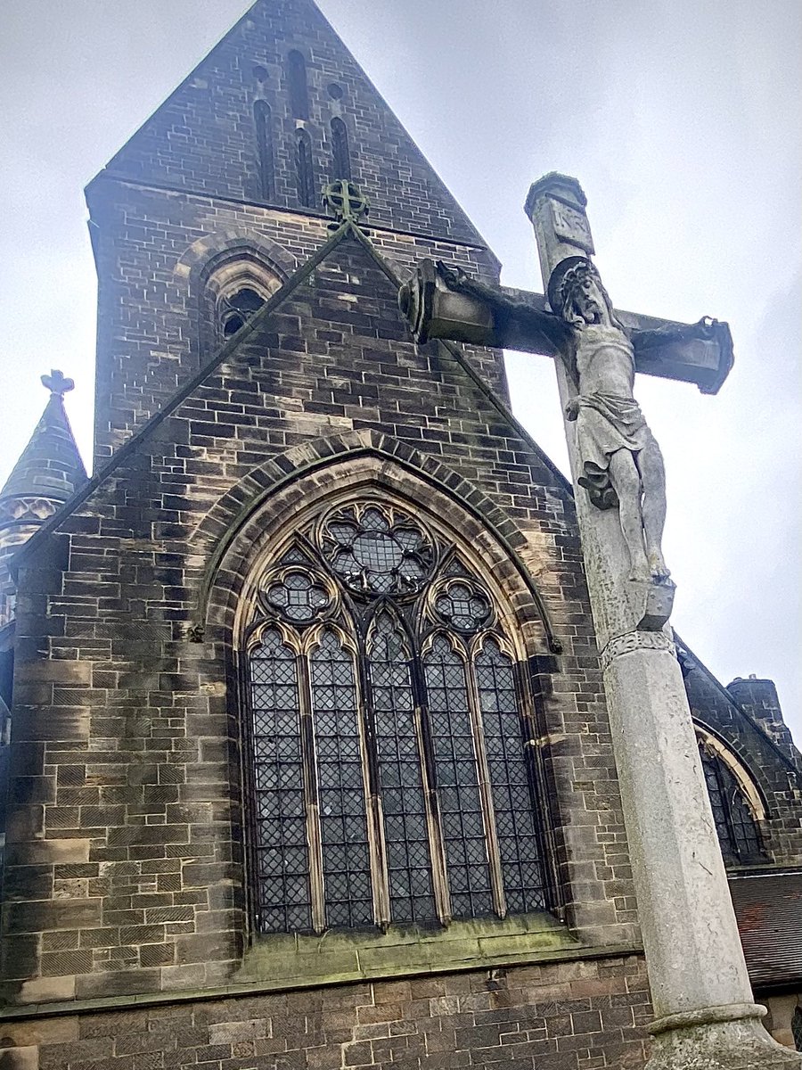 HellingtonBoots's tweet image. Carlton Church, which I have photographed many times on runs and walks, is host to an OS Benchmark. Popped into the grounds to find it during my trot today. And found a lovely memorial bench too. 
#LegsAndLaces #OSBenchmark #CutMark