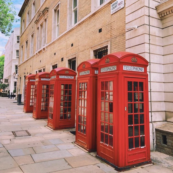 @BraydenCreation Iconic London 😍❤️ #london #london2023 #visitlondon #Coronation #KingCharles #travel #travelgram #red #travellondon