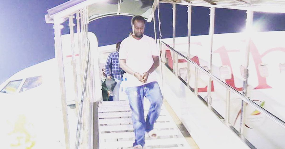 AbrarSuleiman's tweet photo. ትናንትንም ነገንም ማየት የማይችል ብልጽግና!

ጋዜጠኛ ጎበዜ ሲሳይን ለማሸማቀቅ ከሆነ ምታስቡት እኛ ደሞ ህወሀት "አሸባሪውን አንዳርጋቸው ጽጌ ከየመን ያዝነው" ባለ 1 አመት መባረሩን እናስታውሳለን!

በተረኝነት የታሰራችሁት እናንተ ናችሁ!
ደና ደሩ https://t.co/TBvDJuMZ1e