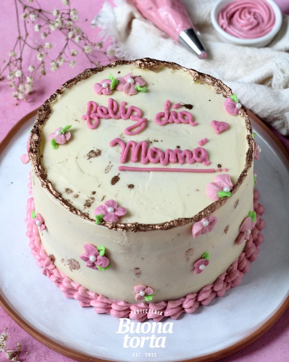 buonatortapy's tweet photo. Te imaginas llegando el 15 con alguna de estas tortas?😍En honor a las mamás lanzamos esta EDICIÓN LIMITADA para homenajearlas en su día 💖 Rellenas de mousse de Dulce de leche y Dulce de leche con bizcocho húmedo de vainilla🫶🏽 hace tu pedido haciendo click en el link de la BIO💕 https://t.co/JIOC7ufLqi