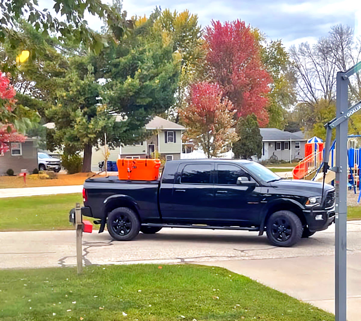 Refueled and ready to roll. "Drove all the way from Wisconsin to Colorado... held the ice, kept the beer cold." 

#livelifeunhinged #ridewithmaluna

📸 Mary Schwabe-Szafran