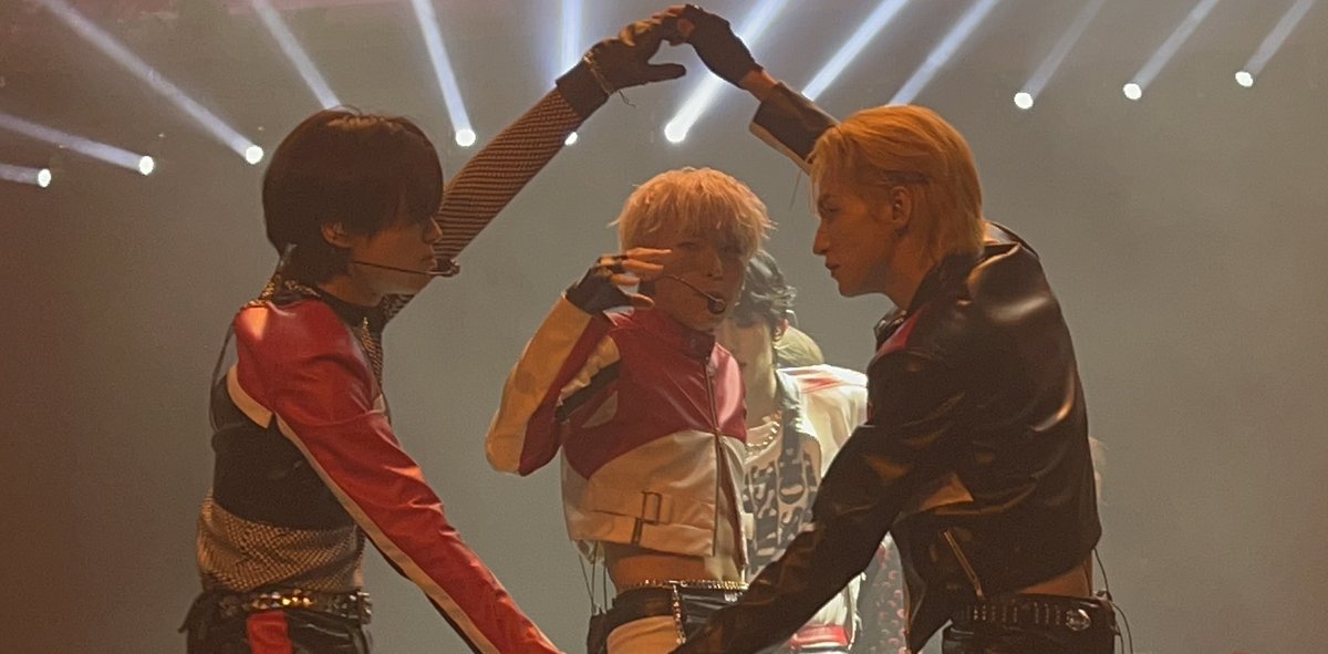 Yaddyy9814's tweet photo. Despite the whole chaotic fiasco that happened last night E’Last put up an amazing show! When Wonhyuk performed Kick Back from Chainsaw Man he literally raised my scale for him, I truly bias the right member 😌
#ELAST #ELASTinLA #ELRING https://t.co/ESO7rmyrxo