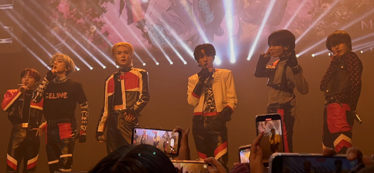 Yaddyy9814's tweet photo. Despite the whole chaotic fiasco that happened last night E’Last put up an amazing show! When Wonhyuk performed Kick Back from Chainsaw Man he literally raised my scale for him, I truly bias the right member 😌
#ELAST #ELASTinLA #ELRING https://t.co/ESO7rmyrxo