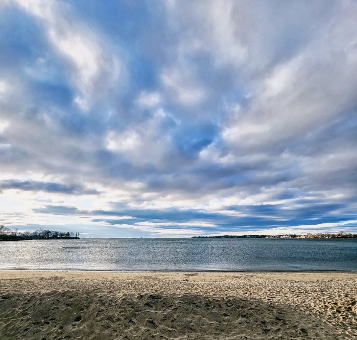tiafrate's tweet photo. “We ourselves feel what we are doing is just a drop in the ocean. But the ocean would be less because of that missing drop.” - Mother Teresa 

#lunchtimeviews #mondaymood https://t.co/mZE6bdopku