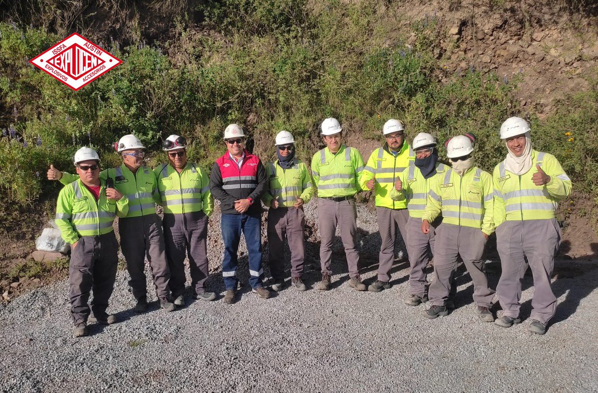 explocen's tweet photo. ¡Gracias Holcim por su confianza! Nos complace poder compartir nuestro conocimiento brindando asistencia y capacitaciones técnicas.
#Explocen #capacitacion #seguridad #voladuras #holcim https://t.co/pQ6AIXeWUy