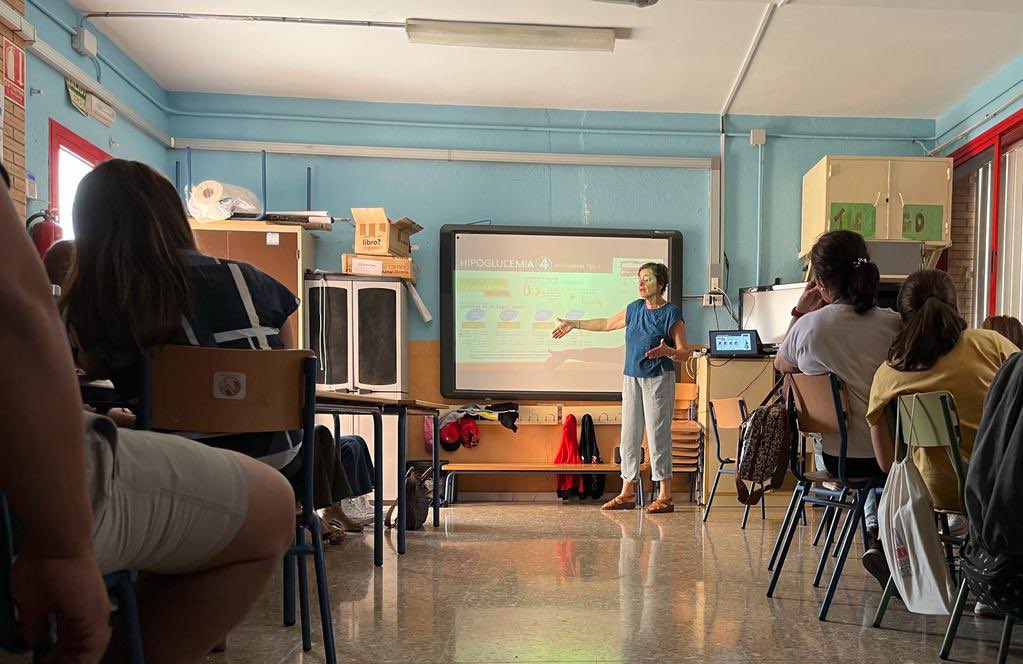 Esta tarde nuestro profesorado está recibiendo un curso por nuestra enfermera escolar de formación sanitaria. Muchas gracias Pilar por todas tus aportaciones para atender a posibles casos.
.
#enfermeraescolar #formacionsanitaria #claustro #seguridad