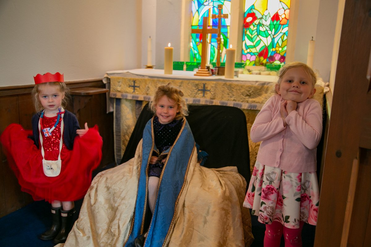 MillfieldPrep's tweet photo. 👑 Millfield Pre-Prep's Coronation Service 👑

Following the #Coronation on Saturday, Millfield Pre-Prep decided they wanted to recreate the historical event in the campus chapel! 🤩

Congratulations to Arthur and Edie, who were crowned King and Queen of Pre-Prep. 👏😆 https://t.co/OXcTxXTLYv