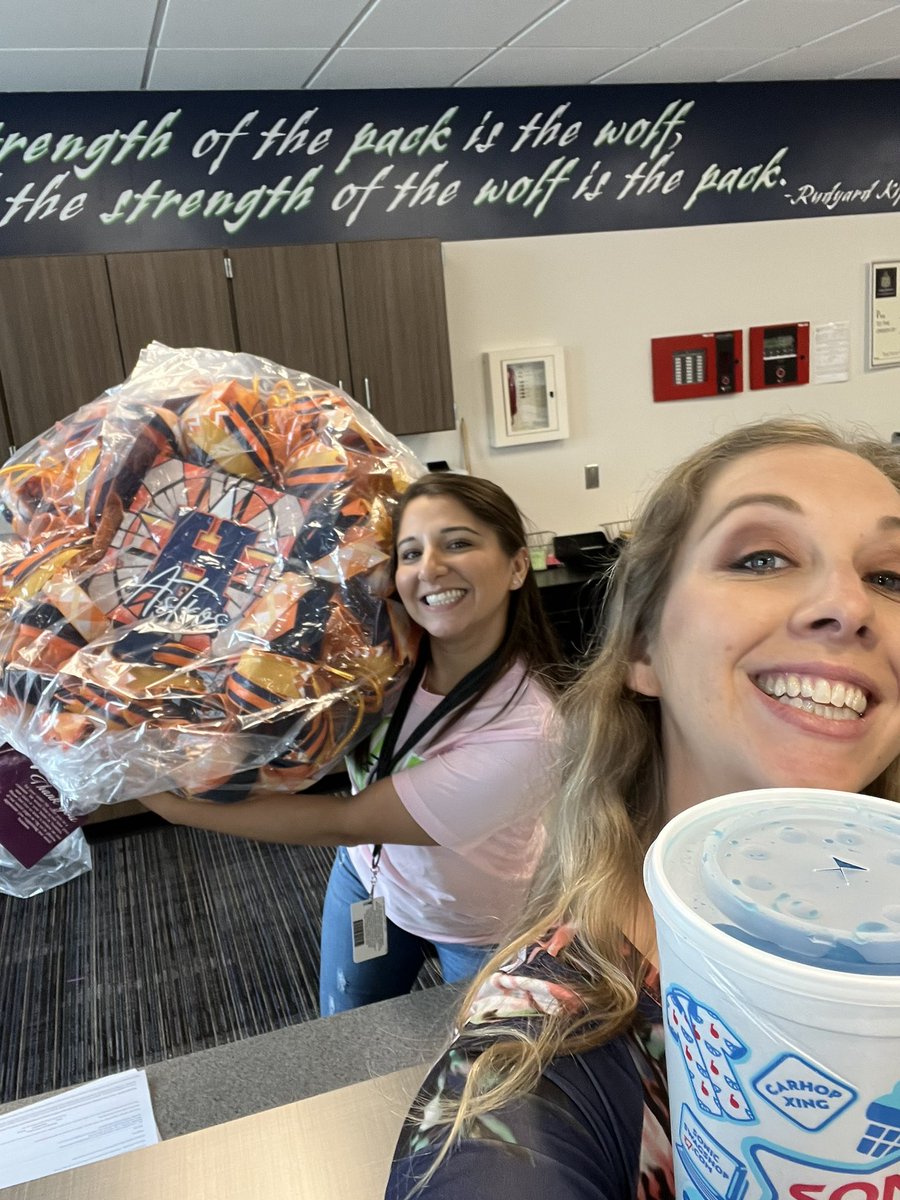 Mrs_Slawson's tweet photo. Mrs. Howard and I are WINNERS! Thank you @WLMSWolvesPTO! #TeacherAppreciation https://t.co/zNur5sVrw0