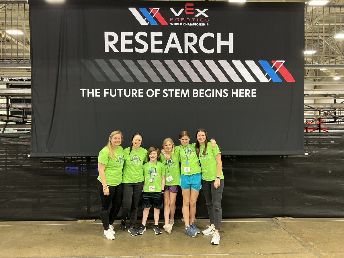 DiscoveryVex's tweet image. We had an absolute blast at VEX Worlds 2023 representing North Dakota!! We met people from all over the country, and even the world! So many memories were made💚💙 #TrailblazeOn #GFSchools #vexworlds @GFSchools  @VEXRobotics