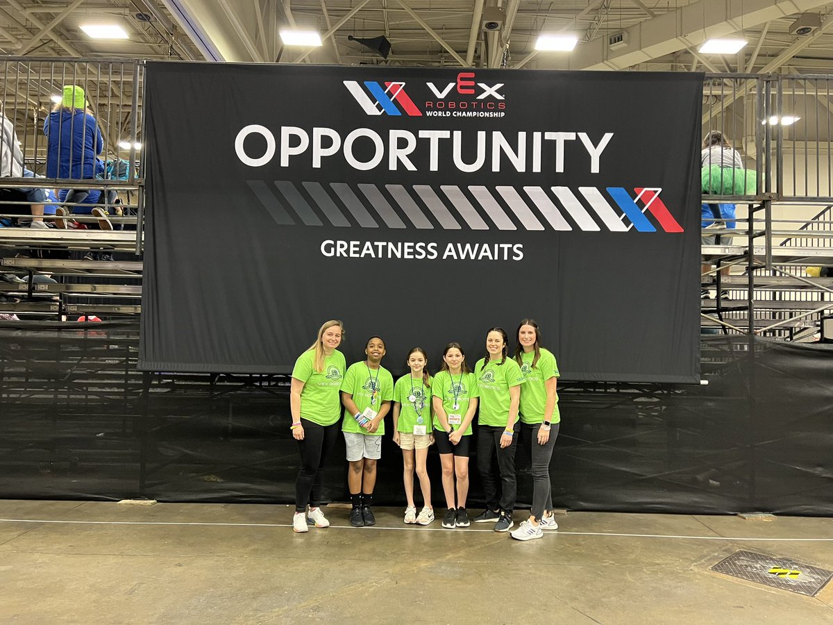 DiscoveryVex's tweet image. We had an absolute blast at VEX Worlds 2023 representing North Dakota!! We met people from all over the country, and even the world! So many memories were made💚💙 #TrailblazeOn #GFSchools #vexworlds @GFSchools  @VEXRobotics