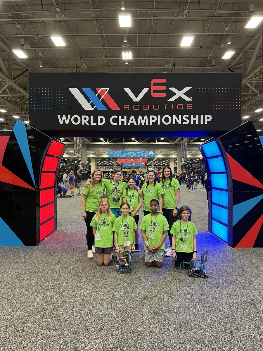 DiscoveryVex's tweet image. We had an absolute blast at VEX Worlds 2023 representing North Dakota!! We met people from all over the country, and even the world! So many memories were made💚💙 #TrailblazeOn #GFSchools #vexworlds @GFSchools  @VEXRobotics