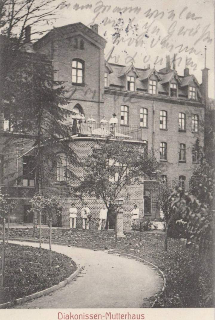 Intelektualist2's tweet photo. #Szpital #Diakonis (dziś Szpital Wojewódzki im. Mikołaja Kopernika) przy #Neugarten (Nowe Ogrody). Widok od strony ogrodu. https://t.co/gTkdhxJksB