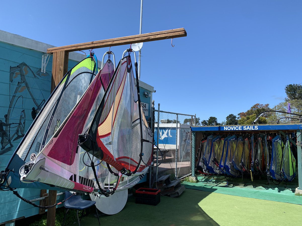 calsailing's tweet photo. Windsurfing season is in full swing!

Learn more about our windsurfing lessons at https://t.co/Ctl3Eta5tb. Windy windy! 
💨💨💨🌊���🌊 https://t.co/opRked2IdU