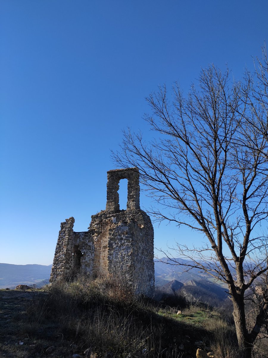 📣 Aquest diumenge torna l'Aplec del Roser del Castell de Queralt i aquest any ho tenim tot! 
🔸Esmorzar popular, missa, taller infantil i dinar amb l'arròs del castell! 
📆 Dg 14/05
📍Castell de Queralt (Bellprat)
📝 Reserves pel dinar: 977881220-977881262
#Tornaremabrotar! 🌱