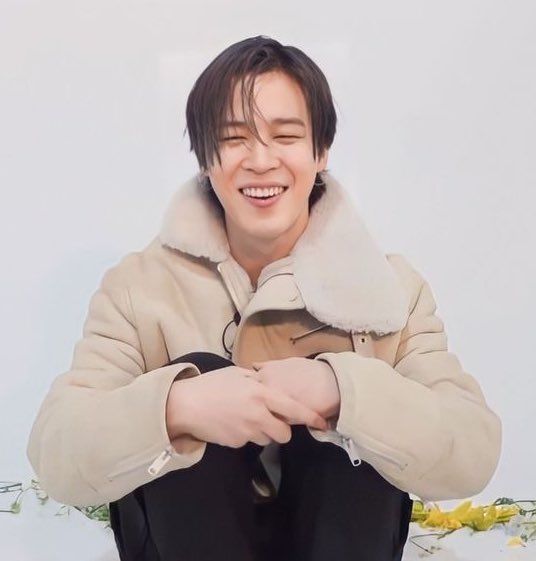 weejimin's tweet photo. baby ambassador 🥰 https://t.co/uIa7xEYCxI