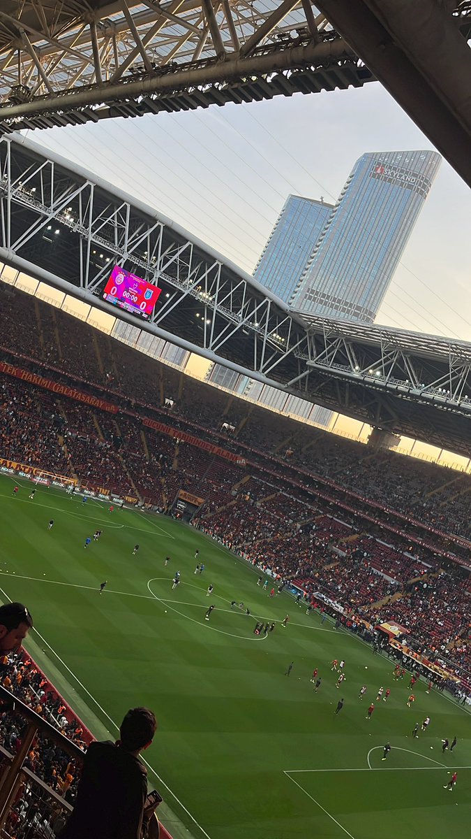 _Alittc's tweet photo. Yerimizi aldık başarılar #Galatasaray #gsvbfk https://t.co/ZfHvEQ10hR